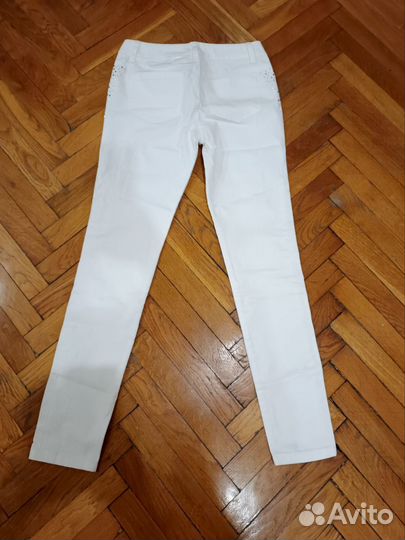 Продам белые брюки р-р 34