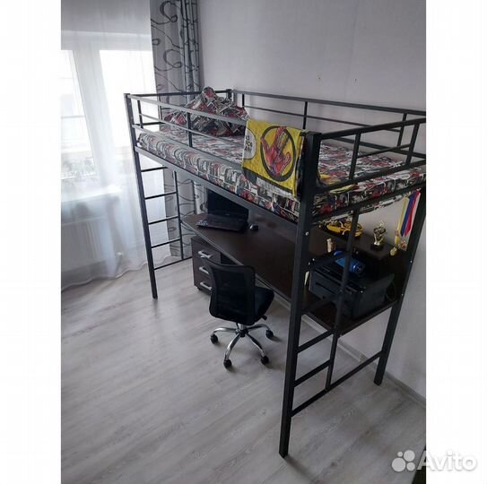 Кровать-чердак лофт с компьютерным столом и тумбой