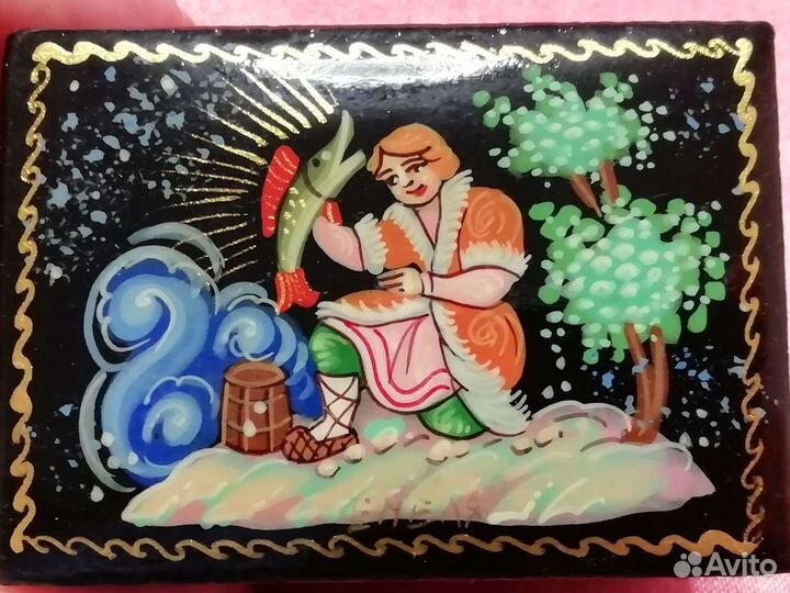 Миниатюрная лаковая шкатулка