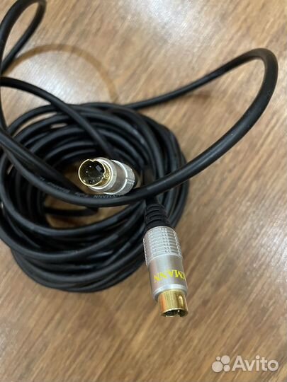 Кабели различных размеров, разъемов