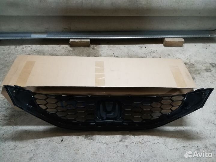 Решетка радиатора honda Civic 9