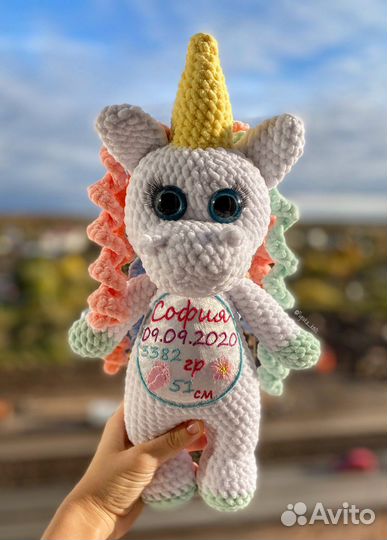 Вязаные игрушки единорог с метрикой