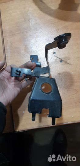 Chevrolet Cruze кронштейн блока ABS