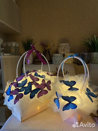 Букеты из бабочек в корзинке
