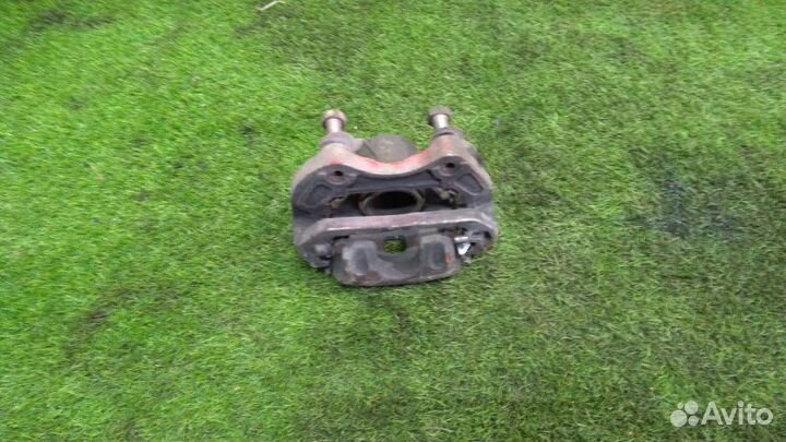 Суппорт тормозной передний правый Infiniti G35 V35