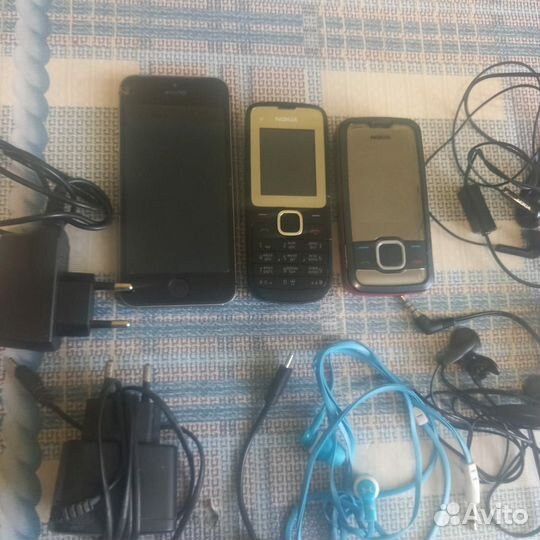Мобильные телефоны,зарядки,гарнитуры