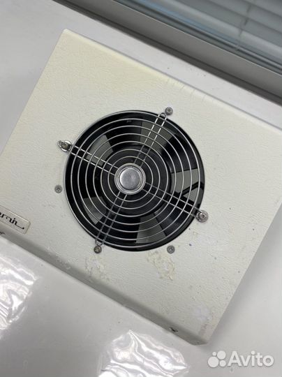 Маникюрная вытяжка