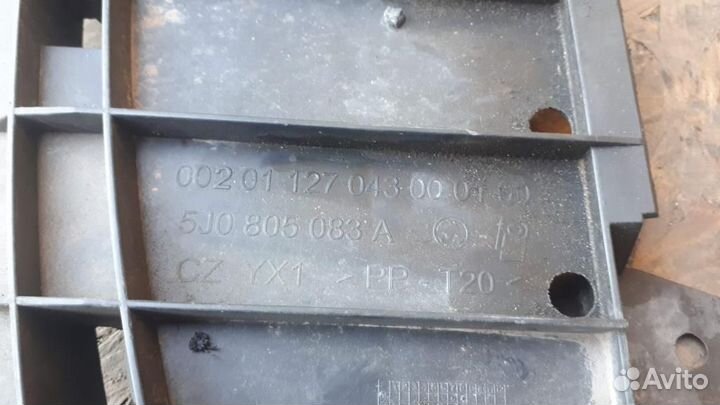 Кронштейн переднего бампера Skoda Fabia 2