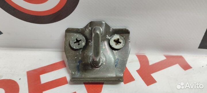 Петля замка крышки багажника Mitsubishi Airtrek