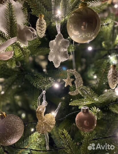 Ель без игрушек 210