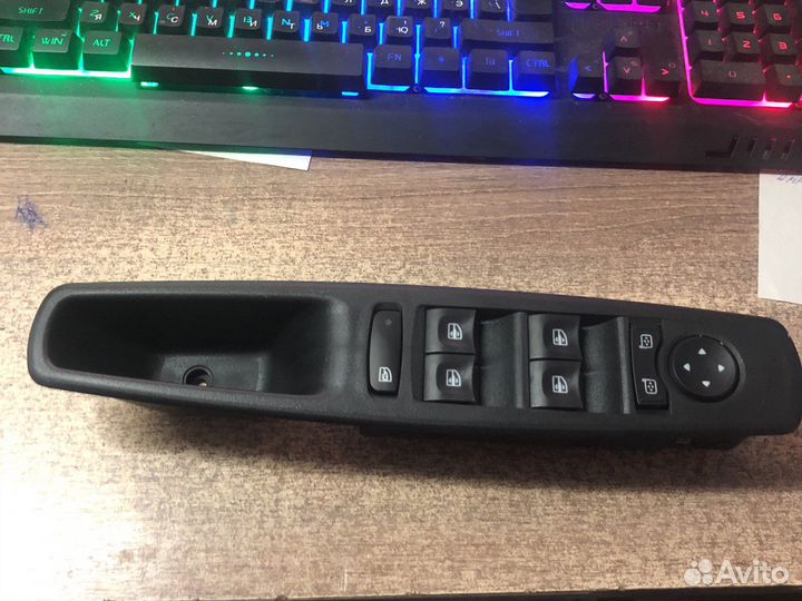 Кнопки стеклоподъемников Renault Fluence Megane