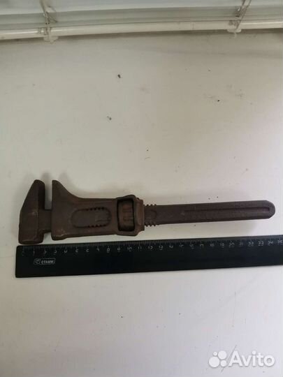Старинный разводной ключ