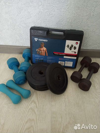 Набор гантелей и обрезиненных дисков из металла