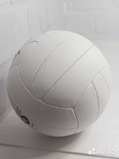 Волейбольный мяч