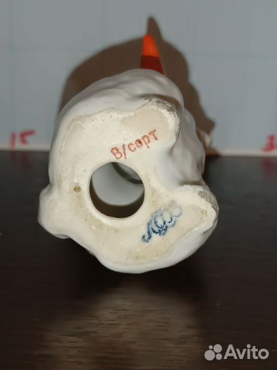 Заяц с морковкой