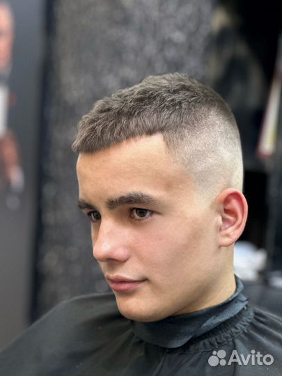 Модель на мужскую стрижку и оформление бороды