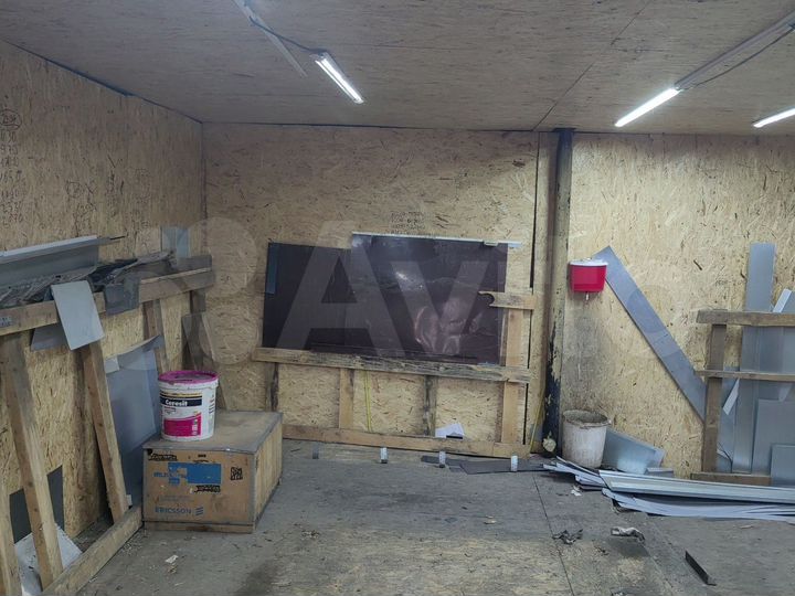 Гараж, > 30 м²