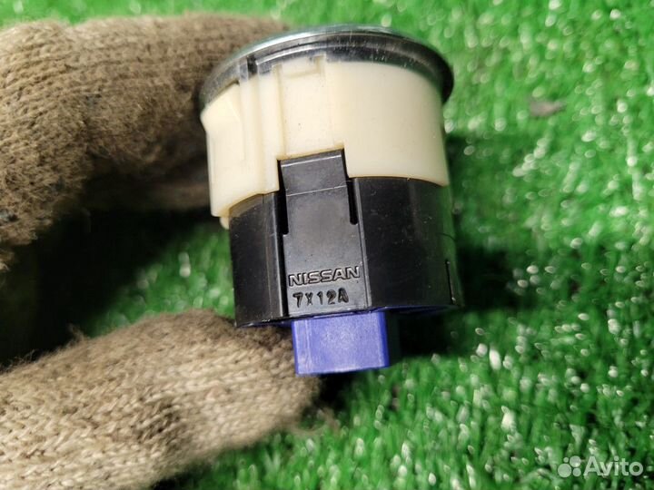 Кнопка запуска двигателя Nissan Teana