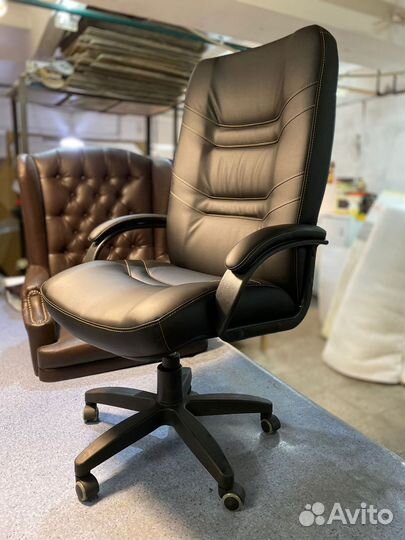 Офисное кресло