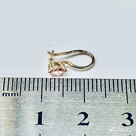 Золотые серьги с камнем