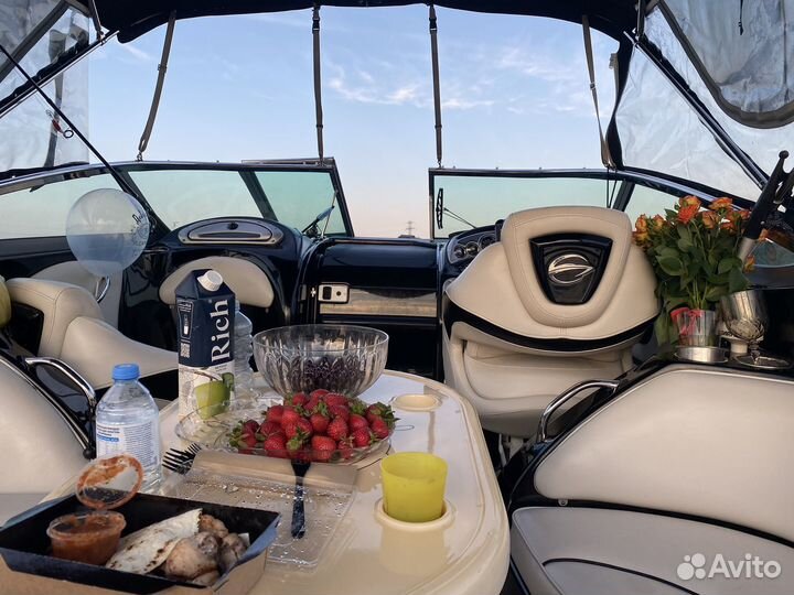 Моторная яхта Crownline 275