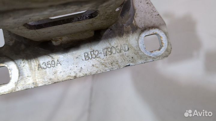 Усилитель бампера задний Land Rover Range Rover Evoque