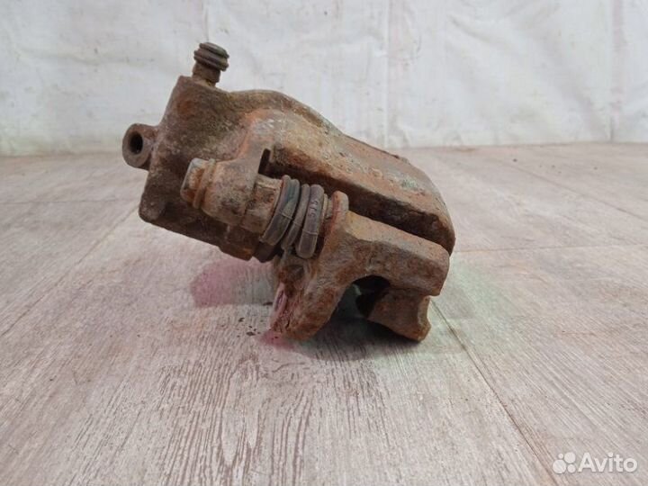 Суппорт передний правый Skoda Felicia 1 1999