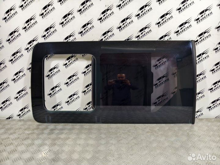 Стекло сдвижной двери левое Hyundai Grand