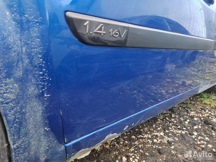 Дверь передняя левая Renault Megane 2 1.4