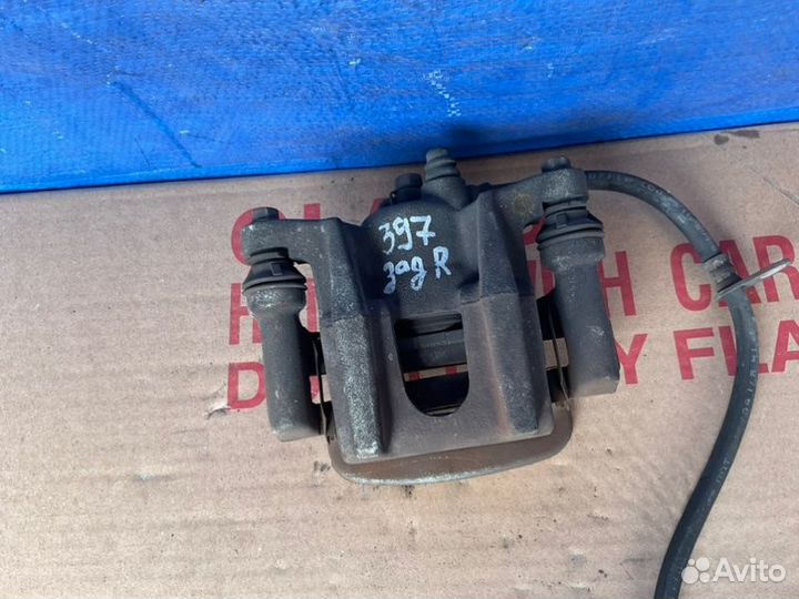 Суппорт задний правый Toyota Venza AV10 2 2010