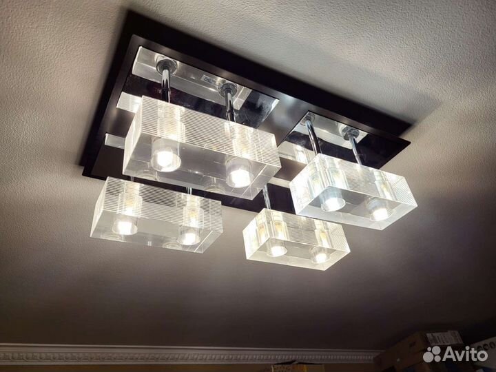 Люстра и бра в стиле хайтек