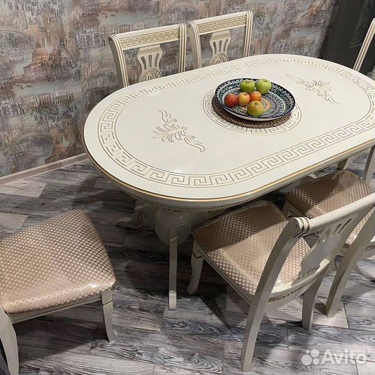 Кухонный стол и стулья новые