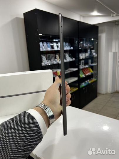 iPad 7 поколения 32Gb Wifi RU/A серый