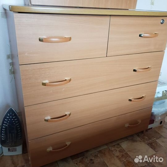 Трюмо с зеркалом бу