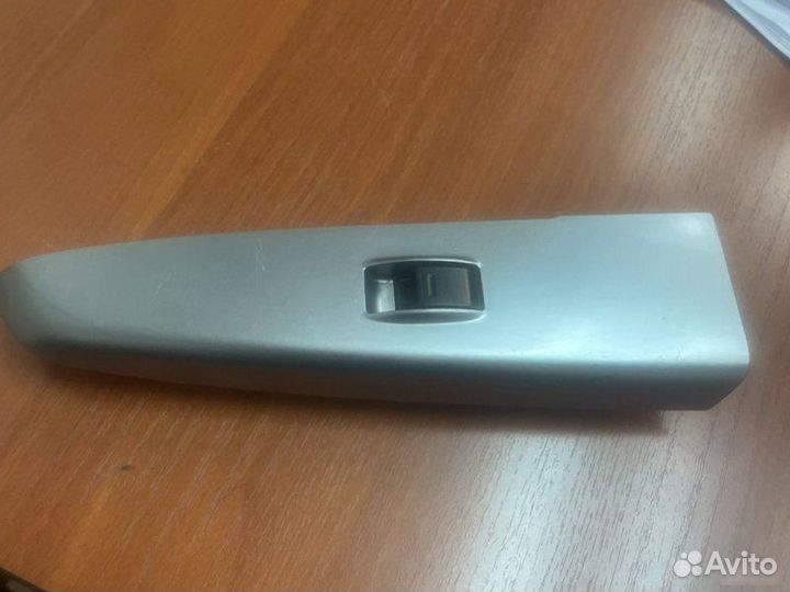 Накладка стеклоподъмника Toyota Hilux