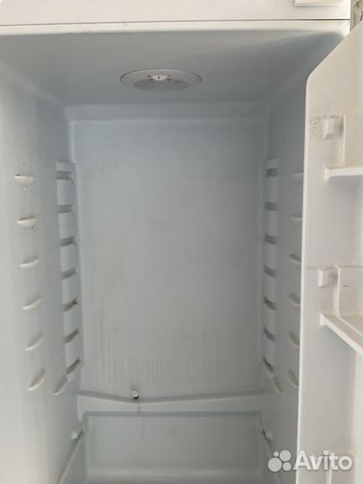 Встраиваемый Б/У холодильник Hansa BK315.3 белый