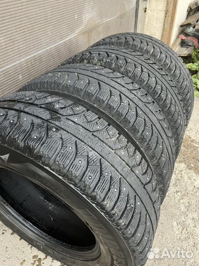 Bridgestone Ice Cruiser 7000 215/70 R16