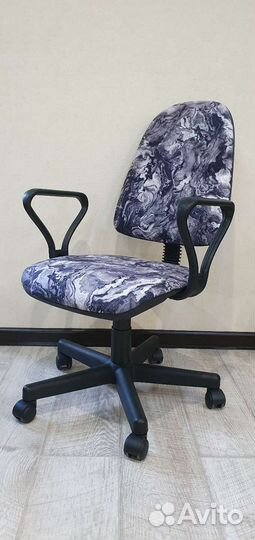 Компьютерное кресло офисный стул
