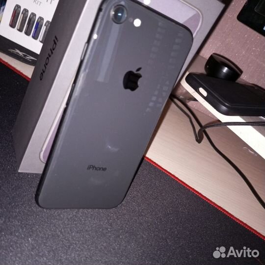 iPhone 8, 64 ГБ