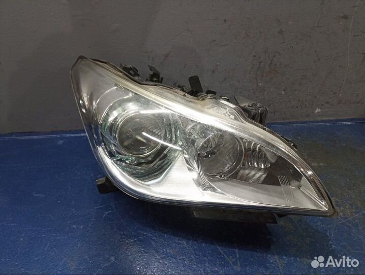 Фара ксенон правая Infiniti M Y51