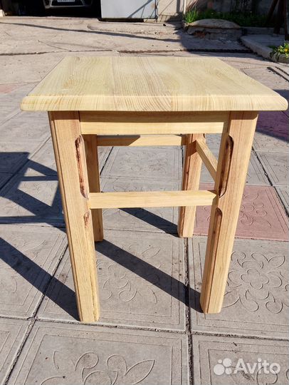 Табурет деревянный