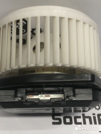 Моторчик вентелятора печки Infiniti Q50 V37