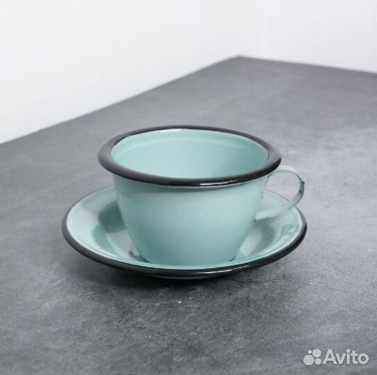 Эмалированный чайник и чайная пара