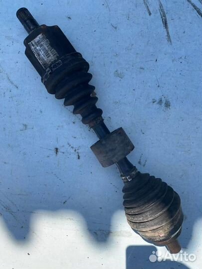 Полуось передняя левая привод в сборе P8689219