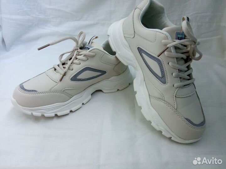 Кроссовки женские 39 размер