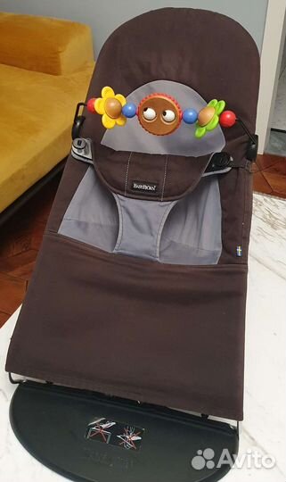 BabyBjorn Кресло-шезлонг с игрушкой (оригинал)