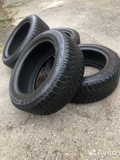 Bridgestone Blizzak Spike-01 225/55 R17