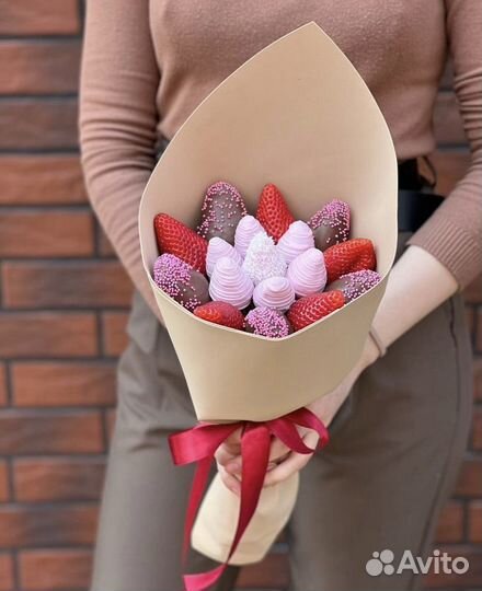 Клубника в шоколаде букеты