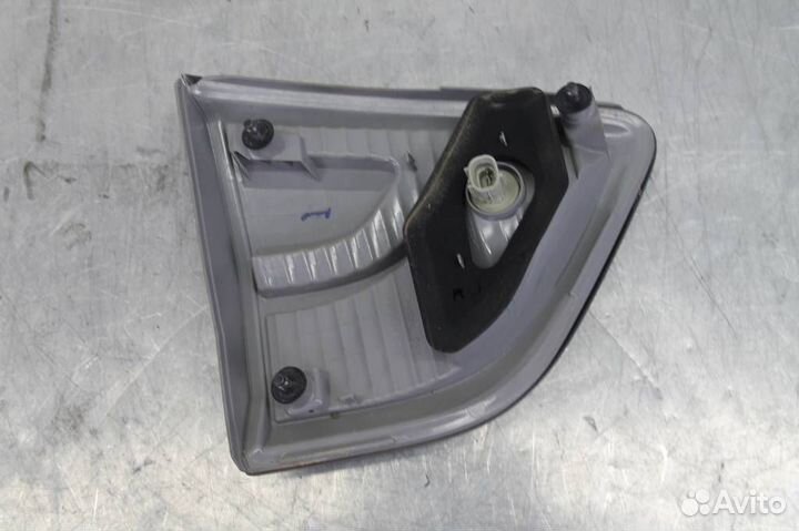 Фонарь задний внутренний правый Nissan Pathfinde