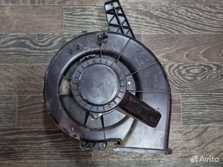 Моторчик печки Volkswagen Polo